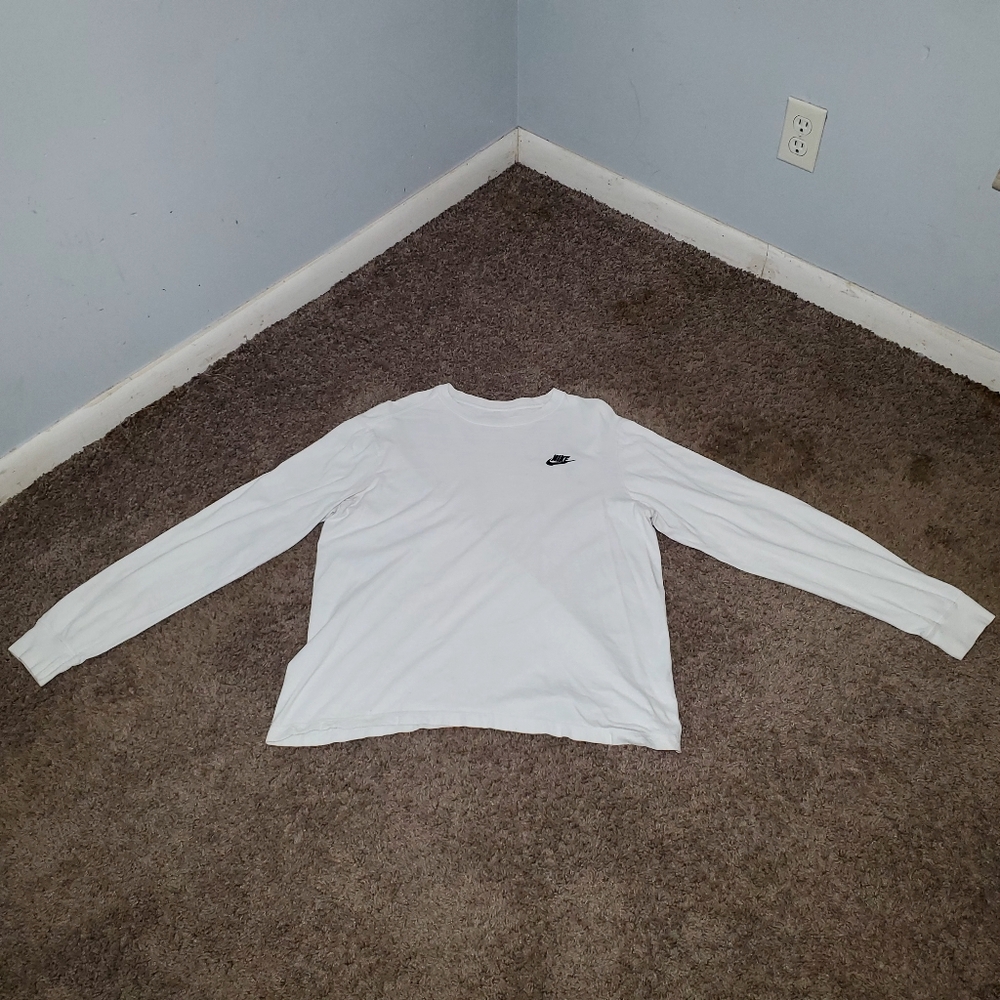 White Nike tee